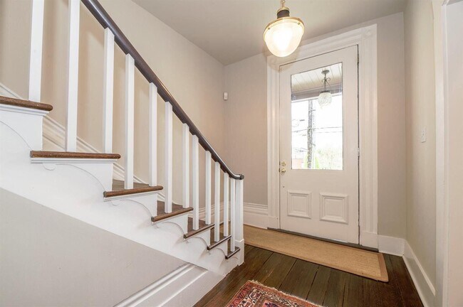 Photo - 721 W Main St