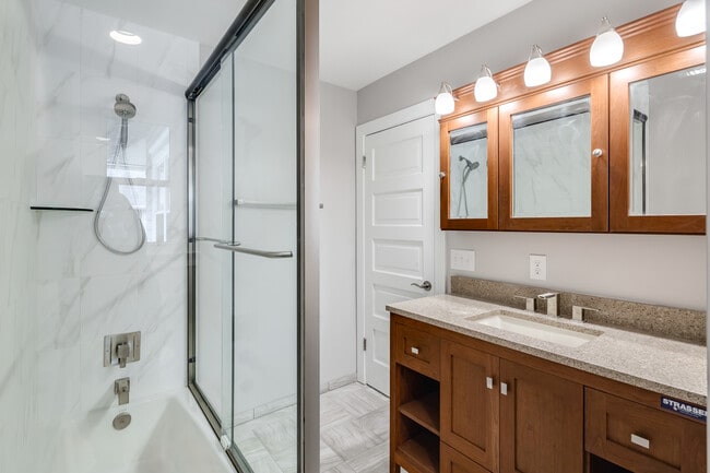 MASTER BATH - 309 Warwick Rd Unit 309 Warwick rd