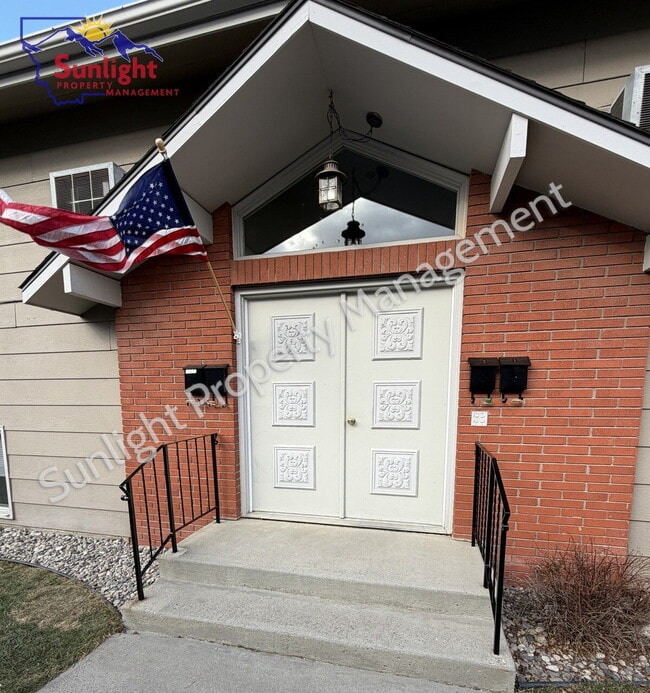 Building Photo - 2 Bed / 1 Bath Apartment – Laurel Montana Unit 4