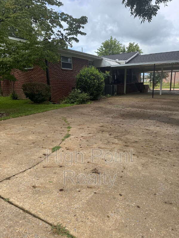 Photo - 61 Rains Ave SE