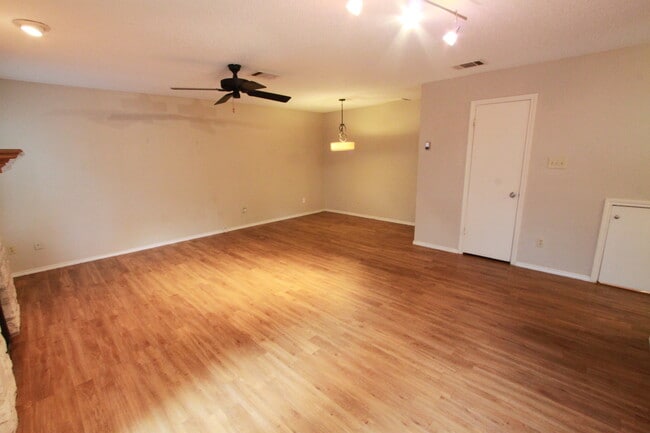 Photo - 2 Bedroom, 1.5 Bath Condo in Northwest Hills Near Far West Blvd