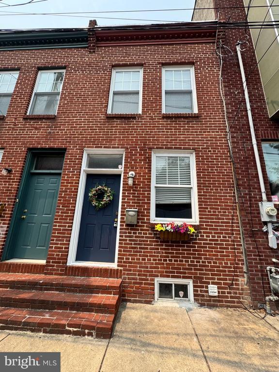 Building Photo - 928 N Bambrey St