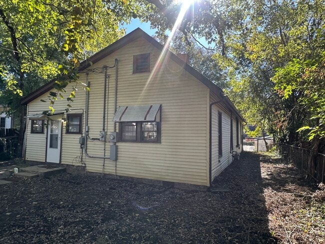 Building Photo - 218 Holmes St Unit 218 B