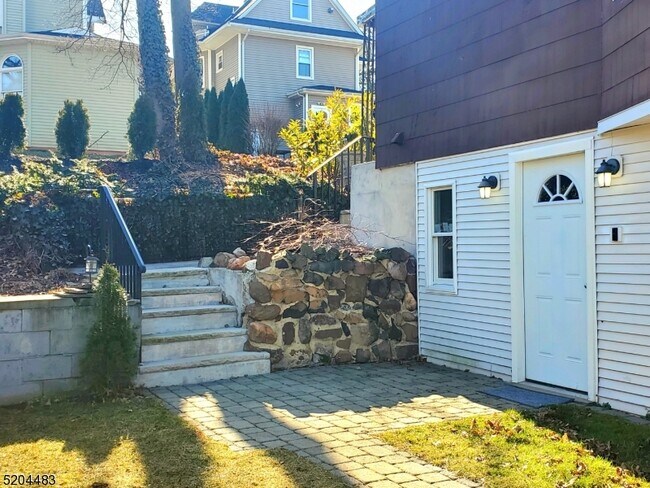 Photo - 112 W Summit St