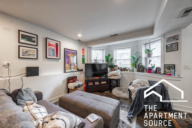 Building Photo - 3023 N Oakley Ave Unit GDN