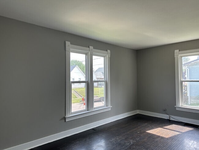Building Photo - 909 E Garden St Rental
