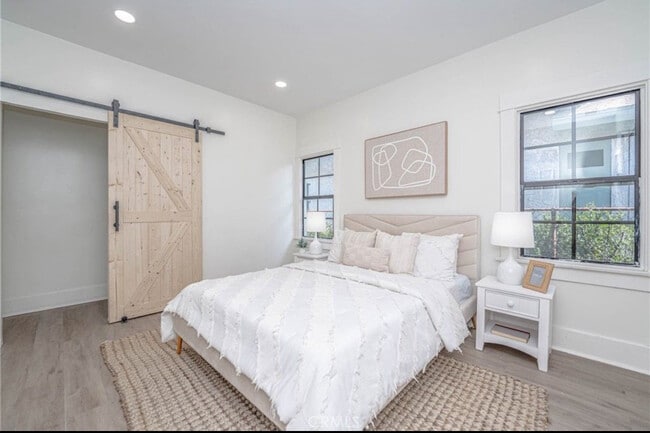 Photo - 1842 W 50th St