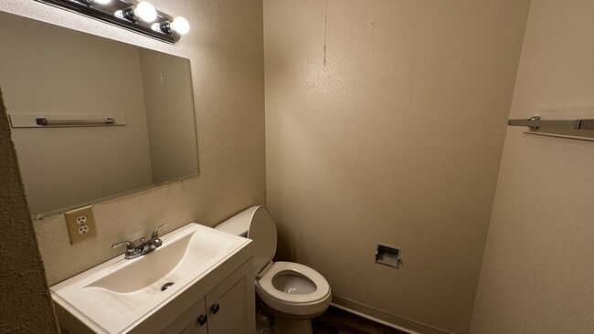 Photo - 504 Jeanell Dr