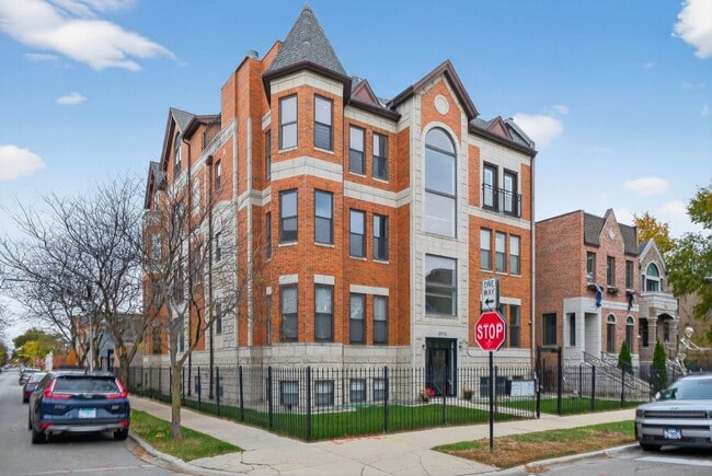 Photo - 4956 S Champlain Ave