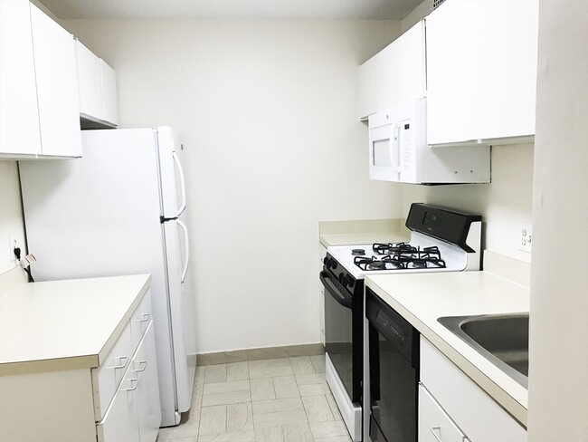 Building Photo - 33 Pond Ave Unit 218