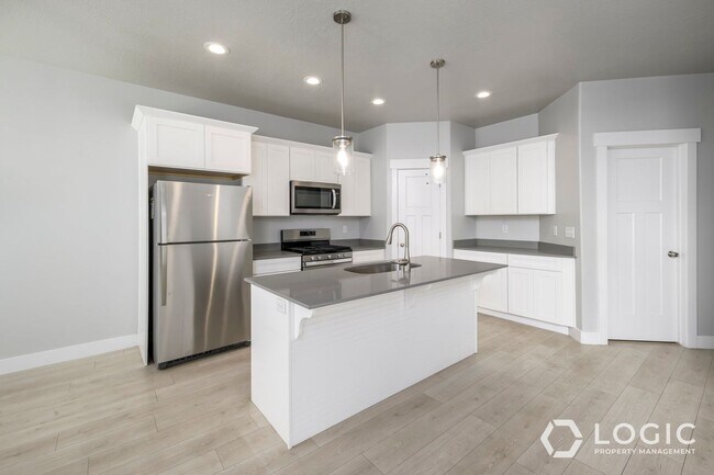 Photo - Gorgeous Townhome in Great Location!