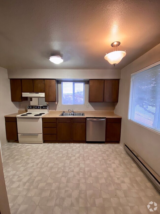 Building Photo - 1 bed 1 bath duplex with single car garage! Rental