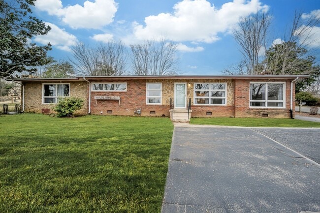 Photo - 205 W Lake Dr