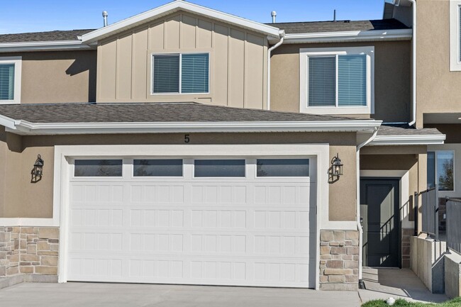 Building Photo - Brand New 3 Bedroom 2.5 Bath with Upscale ... Rental