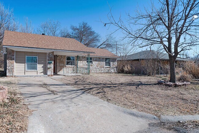 Photo - 3bd/ 2 Bath Home, Near Tinker AFB and Rose...