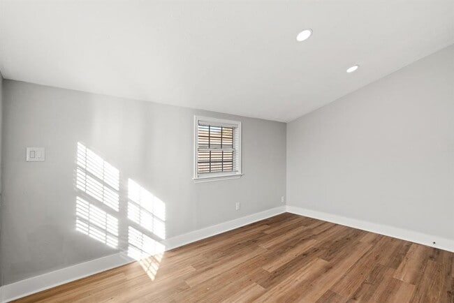 Photo - 915 Avenue E