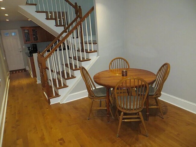 Photo - 1639 Carpenter St