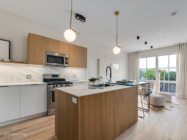 Photo - 2811 N Thatcher Ave Unit 304