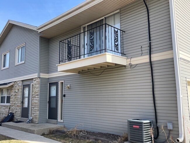 Photo - 2008 MacArthur Rd