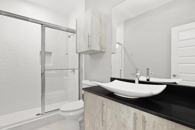 Photo - 701 Cathedral Hl Apartments Unit 3