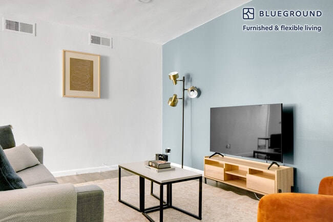 Photo - 115 N Wetherly Dr Unidad FL2-ID777