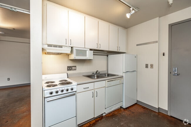 Studio - 533SF - Kitchen - Whiteway