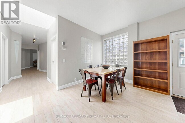 Photo - 856 Millwood Rd