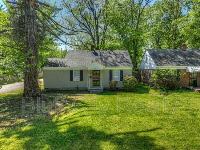 Photo - 777 Loeb St Casa