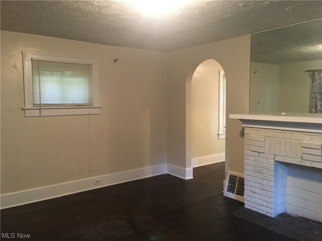 Photo - 884 Glenn St