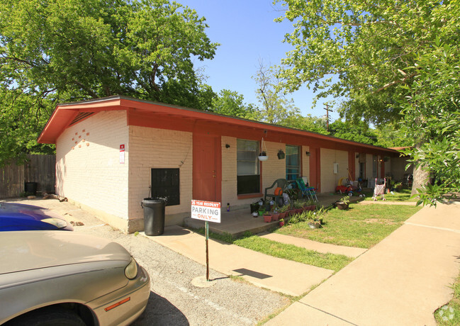 Building Photo - 300 West North Loop blvd Rental