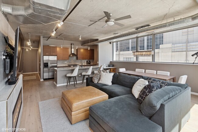 Photo - 240 E Illinois St Unit 607