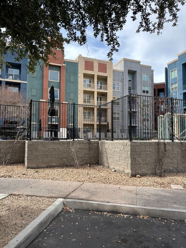 Building Photo - 38 E Serene Ave Unit #221