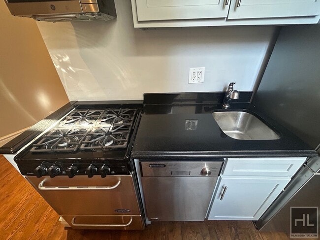 Photo - East 13th Street Unidad 5E