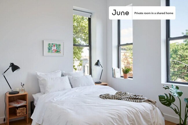 Building Photo - Room in Shared 6.0 bed/4 bath home