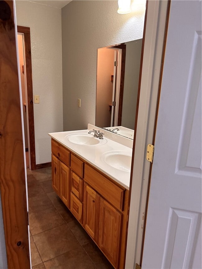 Photo - 15258 Shipe Rd