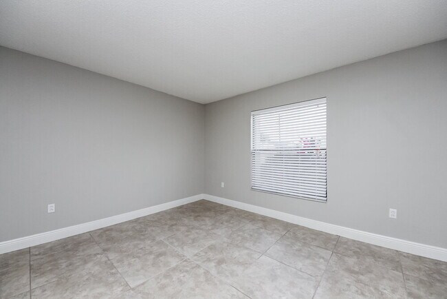 Photo - 310 Medina Ct