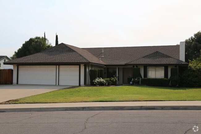 Building Photo - Spacious SIngle Story on Quiet Street Rental