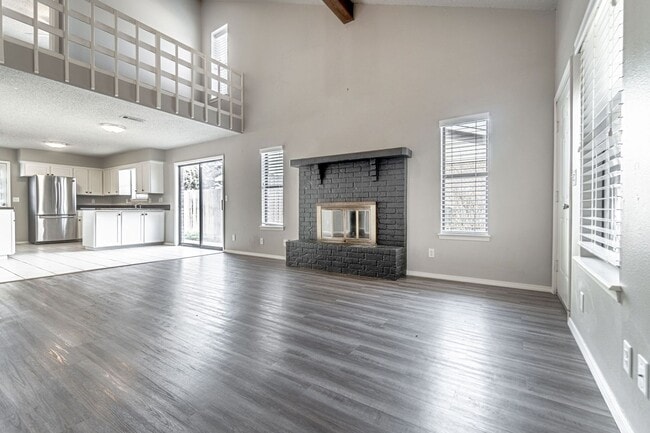 Photo - Newly Renovated Duplex! Rare!