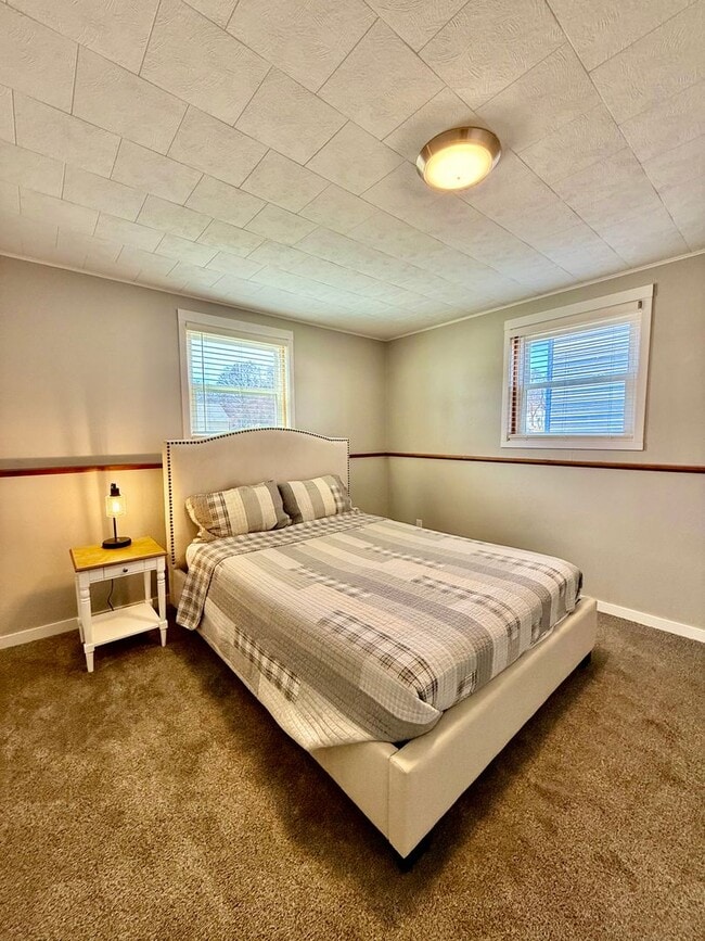 Building Photo - 220 9th Ave NW Unit 2