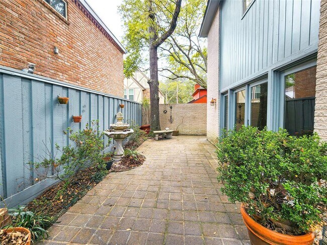 Building Photo - 12 Kings Row Rental