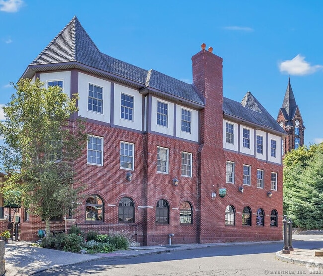Building Photo - 93 N Main St Rental