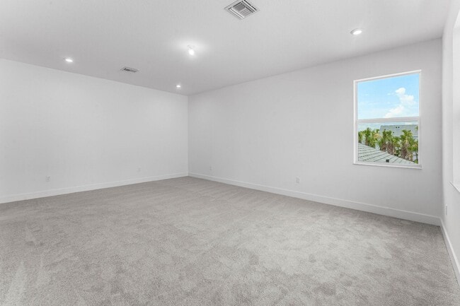 Photo - 888 SW Newfield Ave