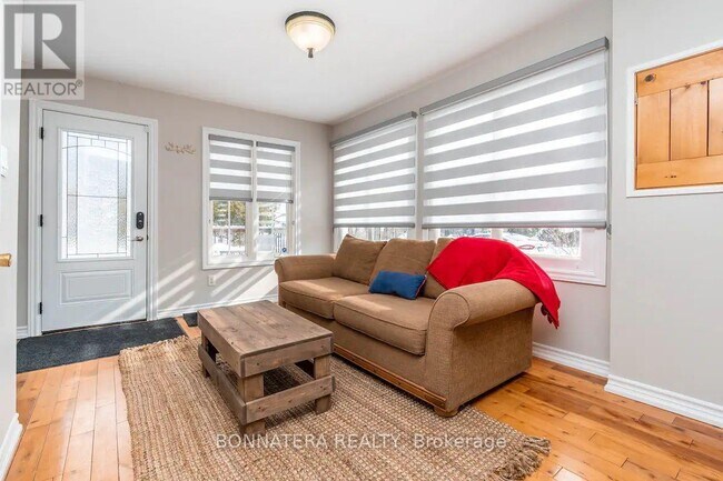 Photo - 687 Innisfil Beach Rd