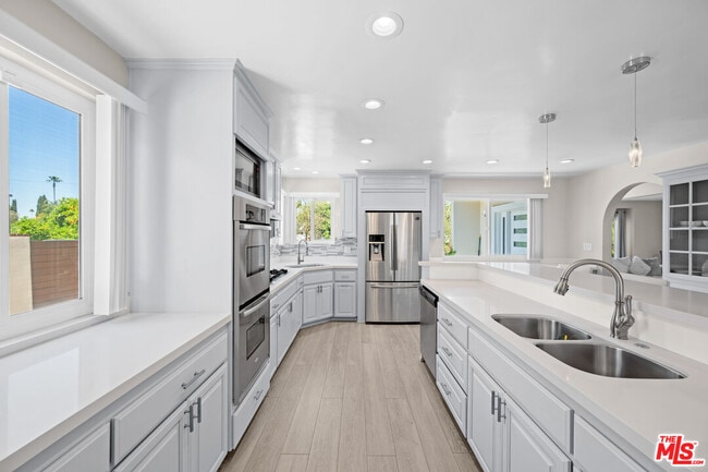 Photo - 15042 Valleyheart Dr