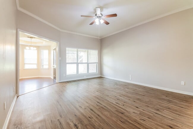 Photo - 211 Brookhaven Cir