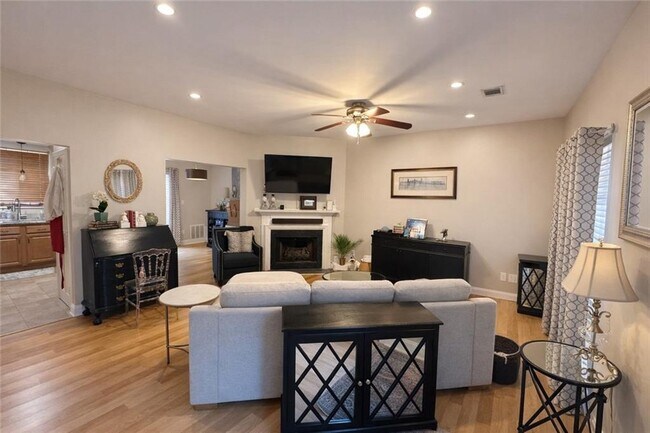 Photo - 1401 Wedgewood Ct