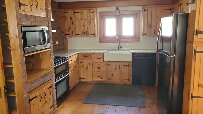 Kitchen - 416 Center St Unit House