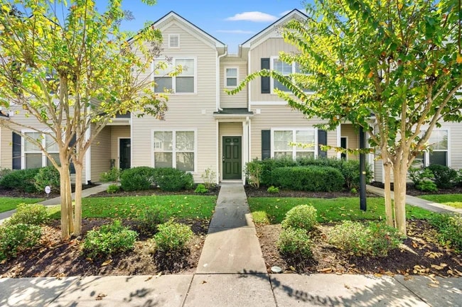 Building Photo - 261 Castle Dr