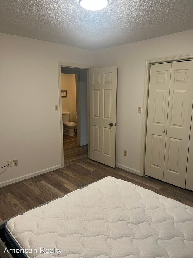 Photo - 2 br, 1 bath House - 208 hill drive