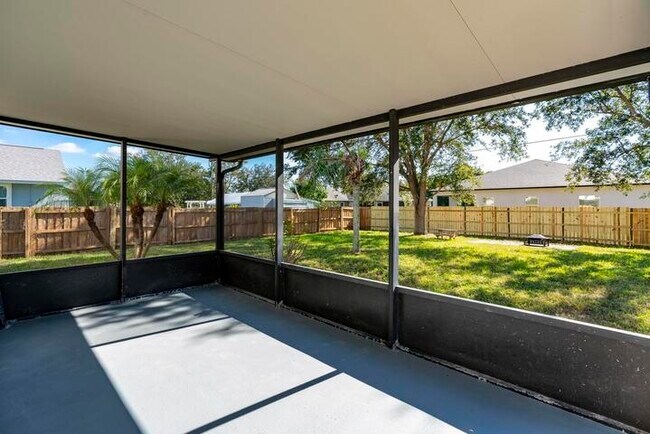 Photo - 2056 SW Grant Ave